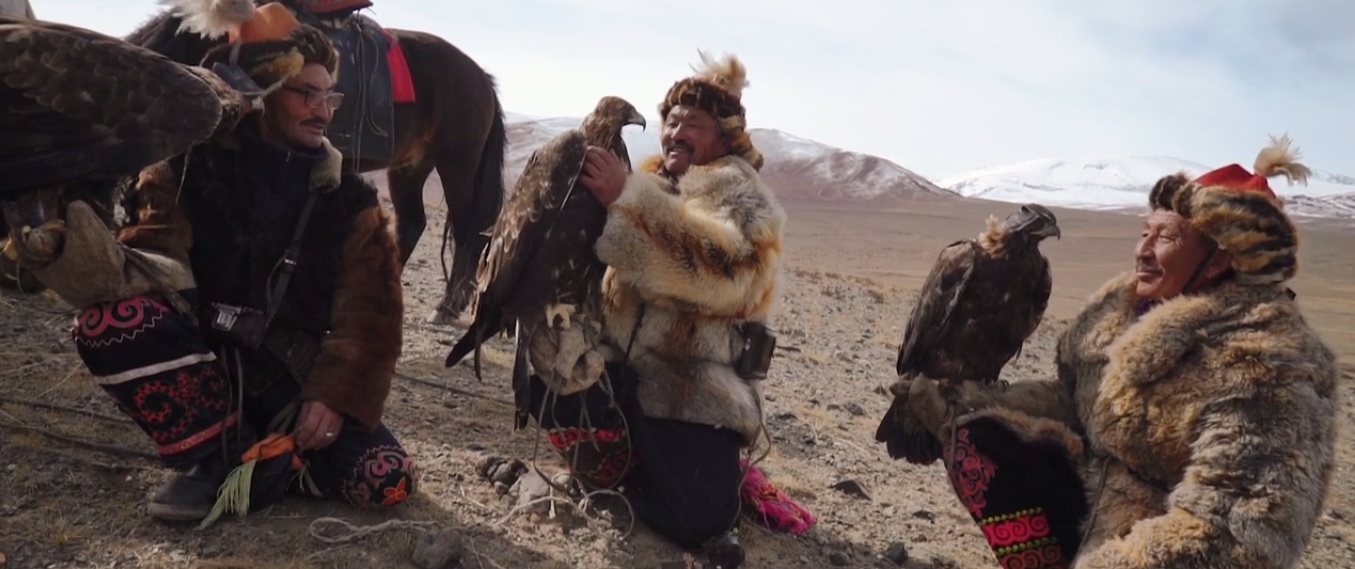nomads-eagles-hunting