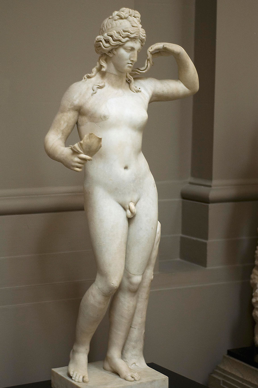 hermaphrodite-statue