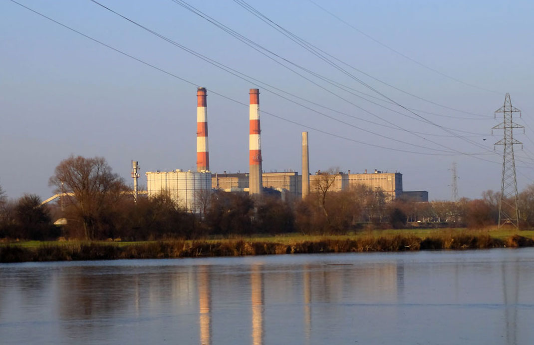 Les centrales électriques au charbon rejettent des composés nocifs dans l'atmosphère