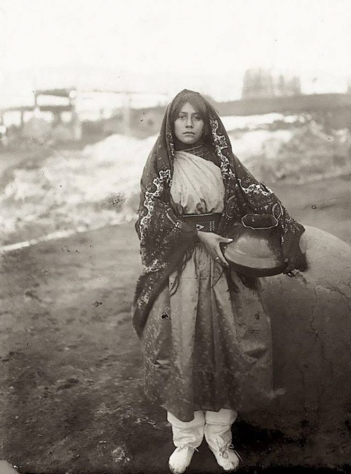 Une jeune fille de Taos Pueblo (1880-1890) 