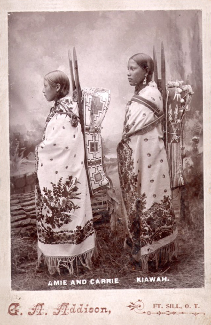 Amie et Carrie des Kiawah, photographiées par George A. Addison, en 1895