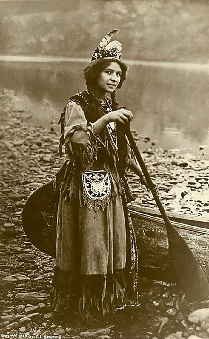 Une jeune amérindienne (1870-1900)