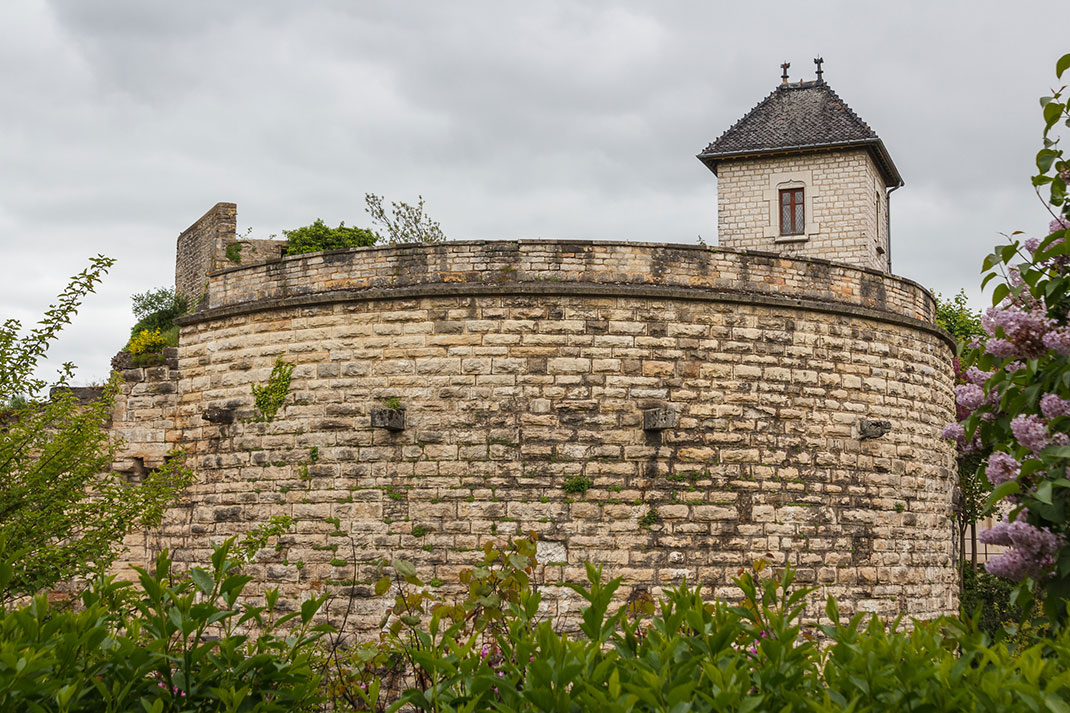 Des fortifications à Beaune via Shutterstock