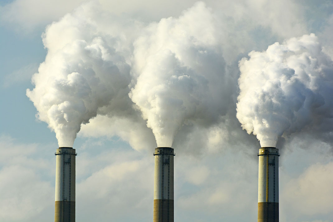 Des usines polluantes via Shutterstock
