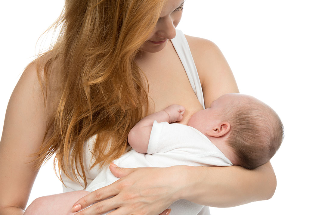 Une maman et son bébé via Shutterstock