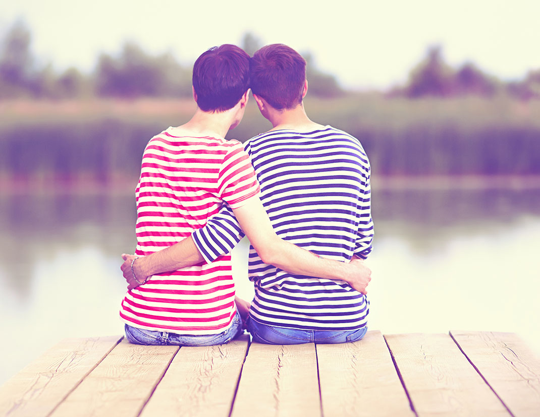 Un couple homosexuel via Shutterstock