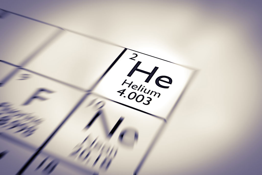 Focus sur l'hélium dans le tableau périodique des éléments via Shutterstock