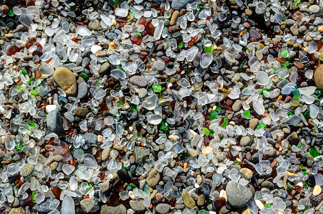Glass Beach en Californie via John Krzesinski