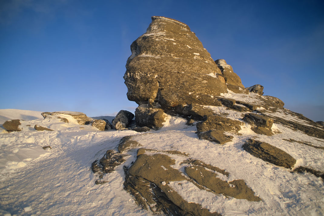 Le sphinx des Bucegi au lever du soleil via Shutterstock