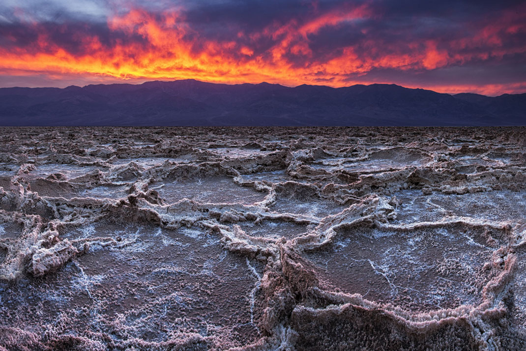 Le "BadWater" de la Vallée de la mort via Shutterstock
