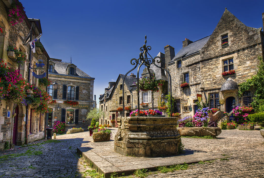Rochefort-en-Terre via Shutterstock