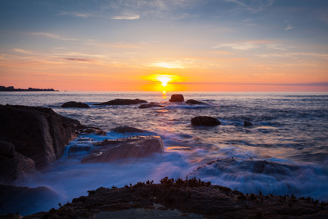 La côte de granite rose via Shutterstock