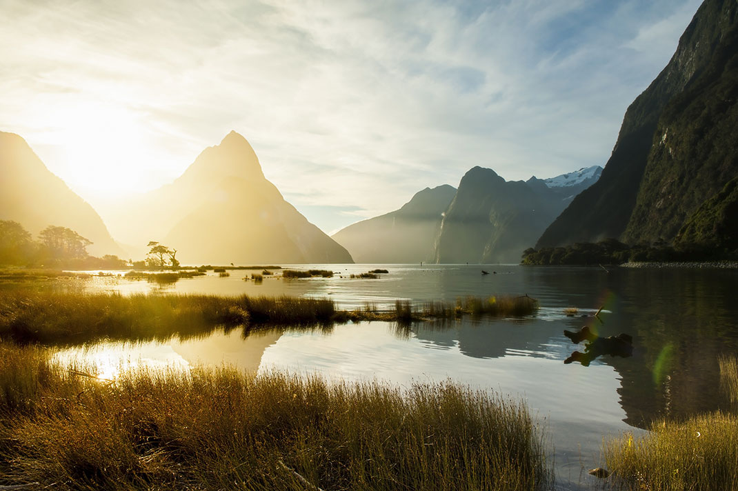 Milford Sound, Nouvelle-Zélande via Shutterstock