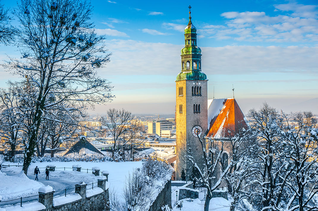 Salzburg sous la neige via Shutterstock
