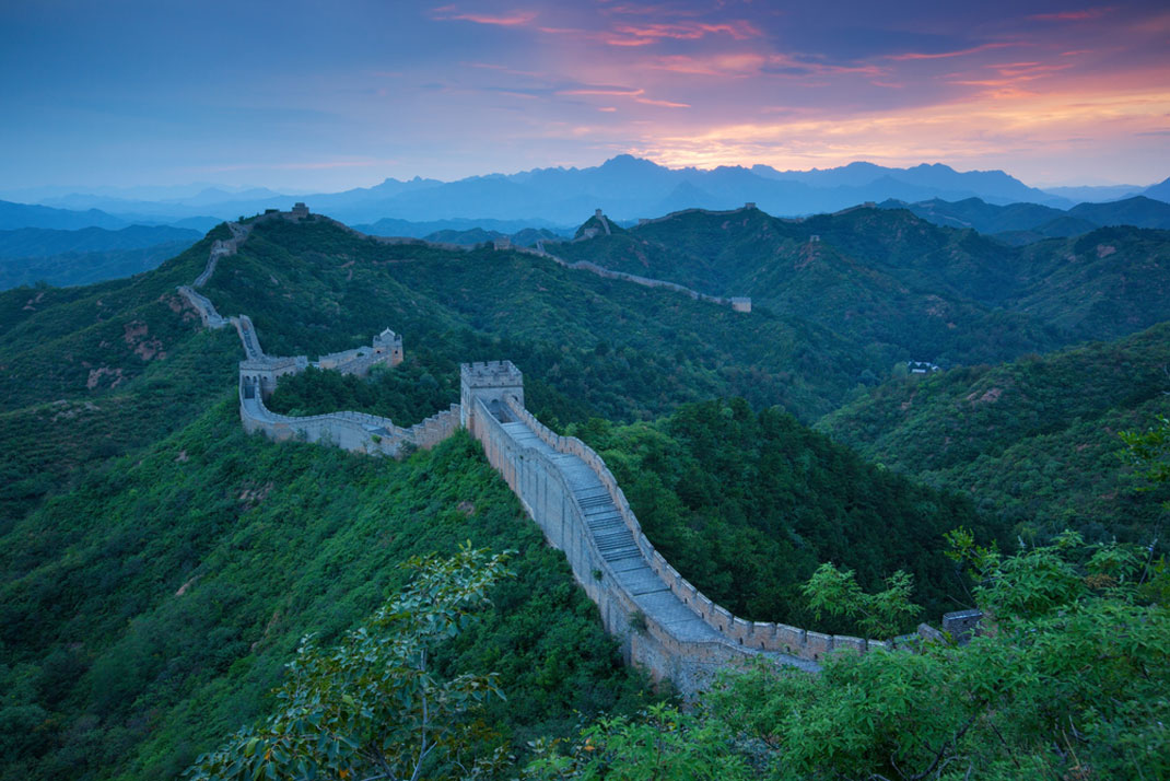 Le soleil se lève sur la Grande Muraille de Chine via Shutterstock