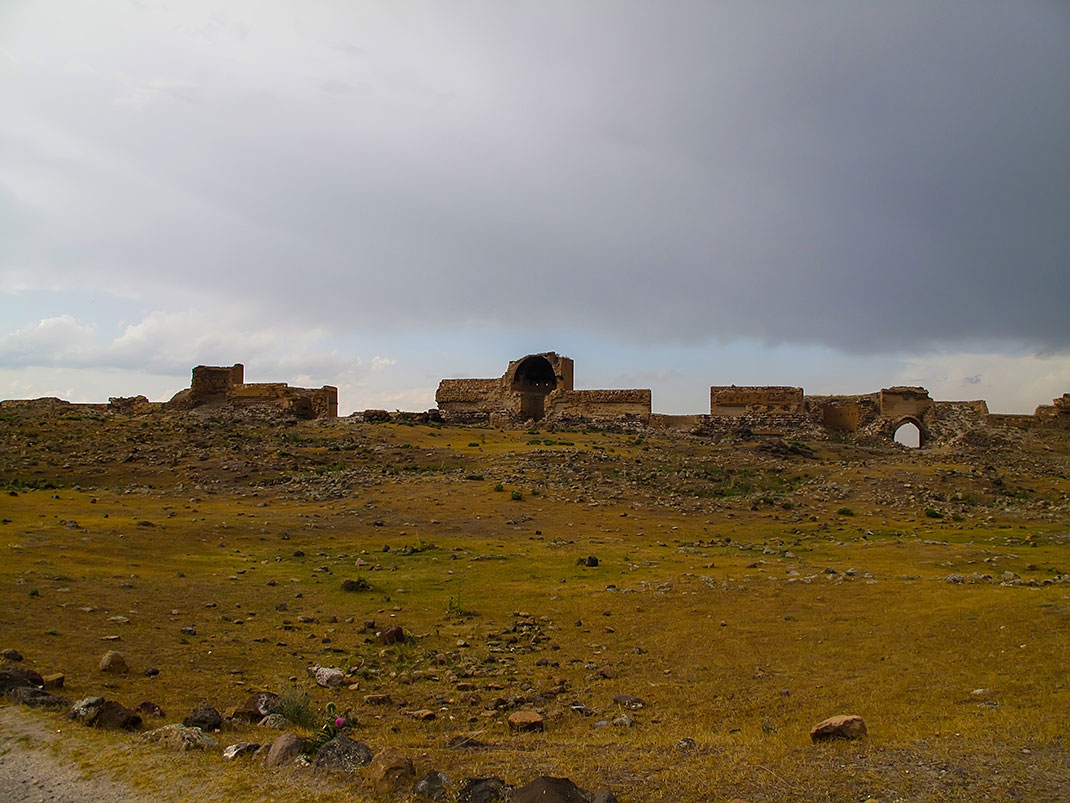 Ani, ruines via Shutterstock