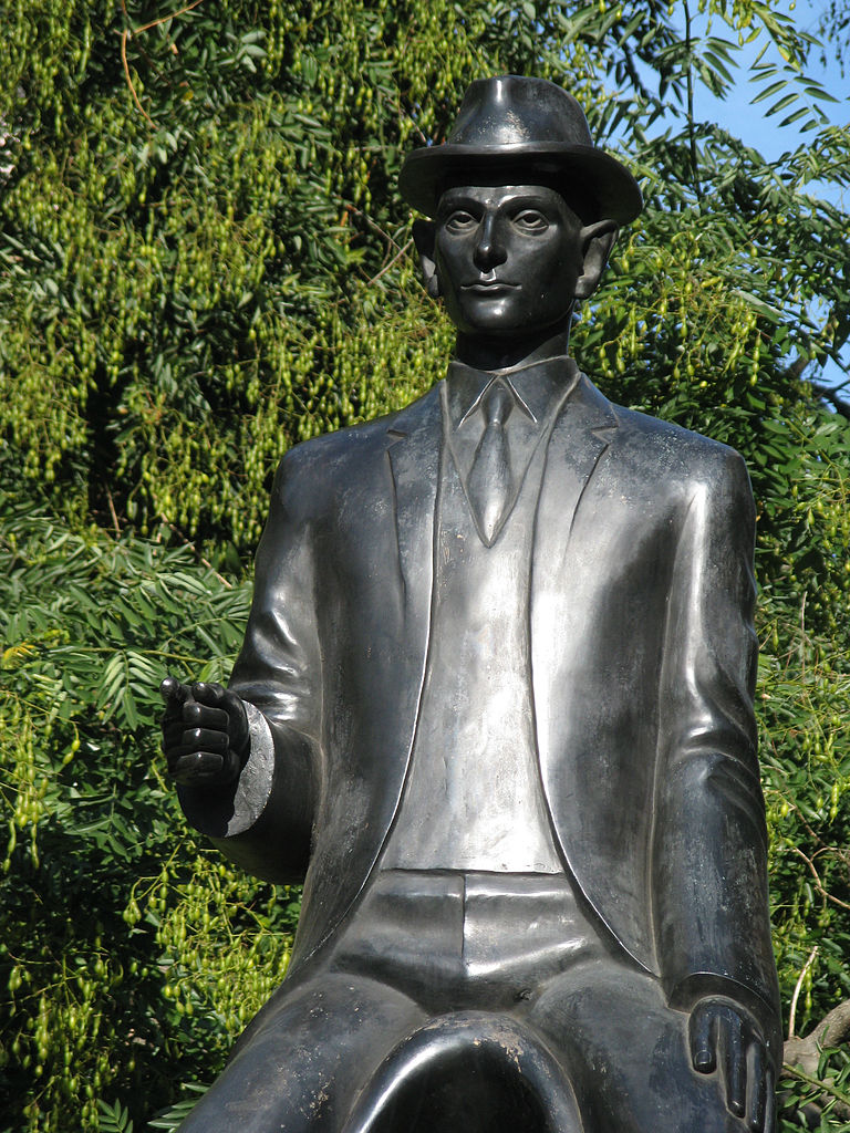 Franz_Kafka_statue_
