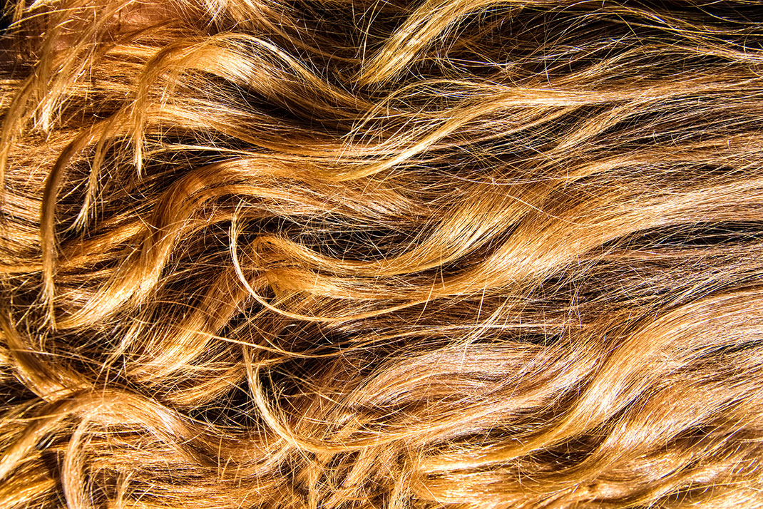 Des cheveux via Shutterstock