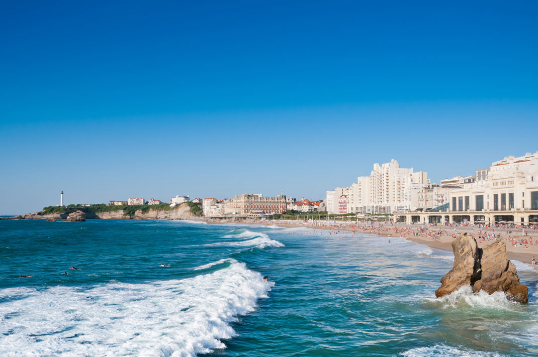 La Grande plage de Biarritz via Shutterstock