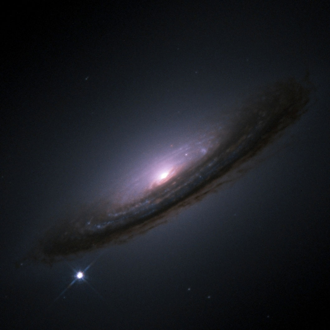 Supernova sous la galaxie NGC 4526