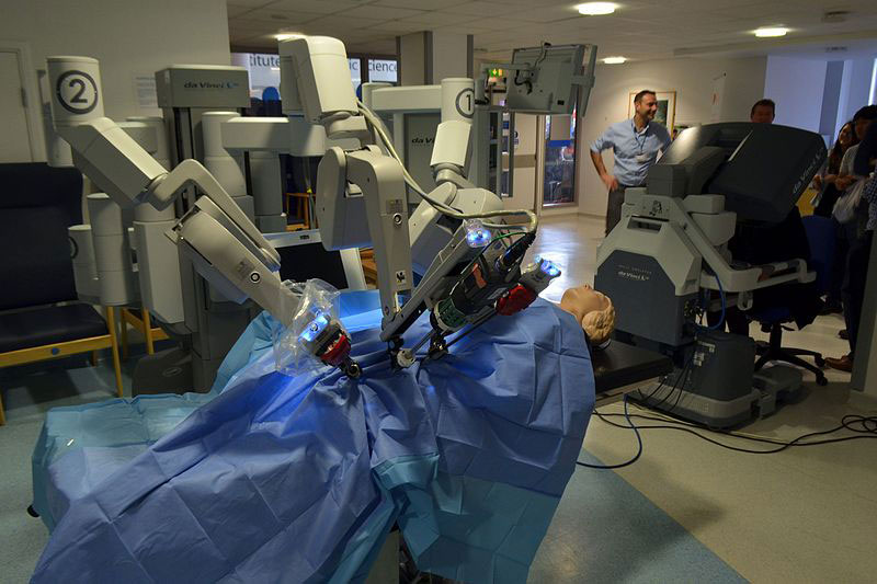 Résultat de recherche d'images pour "robot de la médecine premier"