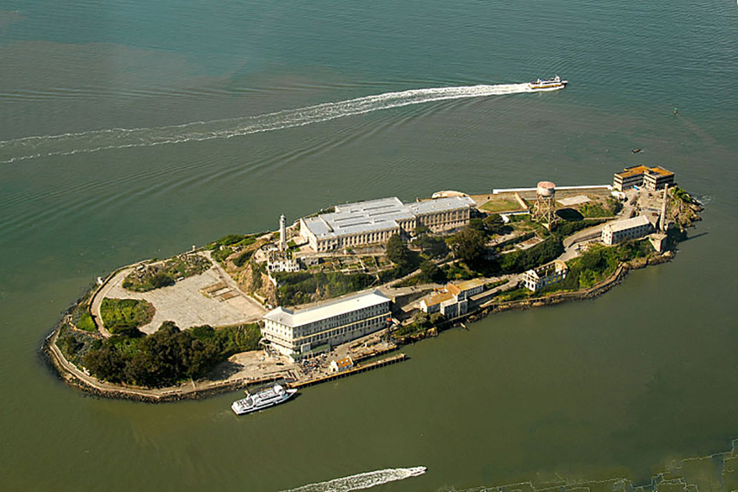6 faits méconnus sur la mythique prison d’Alcatraz (Vidéo 10mn) ! Par Andy Rakotondrabe Alcatraz-ciel