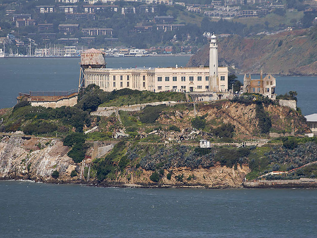 6 faits méconnus sur la mythique prison d’Alcatraz (Vidéo 10mn) ! Par Andy Rakotondrabe Alcatraz-phare