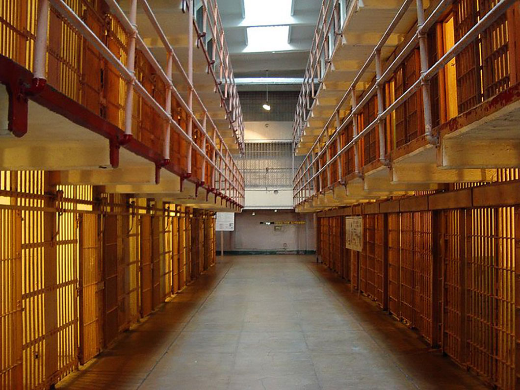 6 faits méconnus sur la mythique prison d’Alcatraz (Vidéo 10mn) ! Par Andy Rakotondrabe Cellules-alcatraz