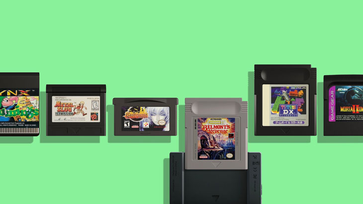 Cette nouvelle console va permettre aux nostalgiques de rejouer à tous leurs jeux Game Boy ! (vidéo sur Bidfoly.com)  Par Jasmine Foygoo Analogue-pocket-cartouches
