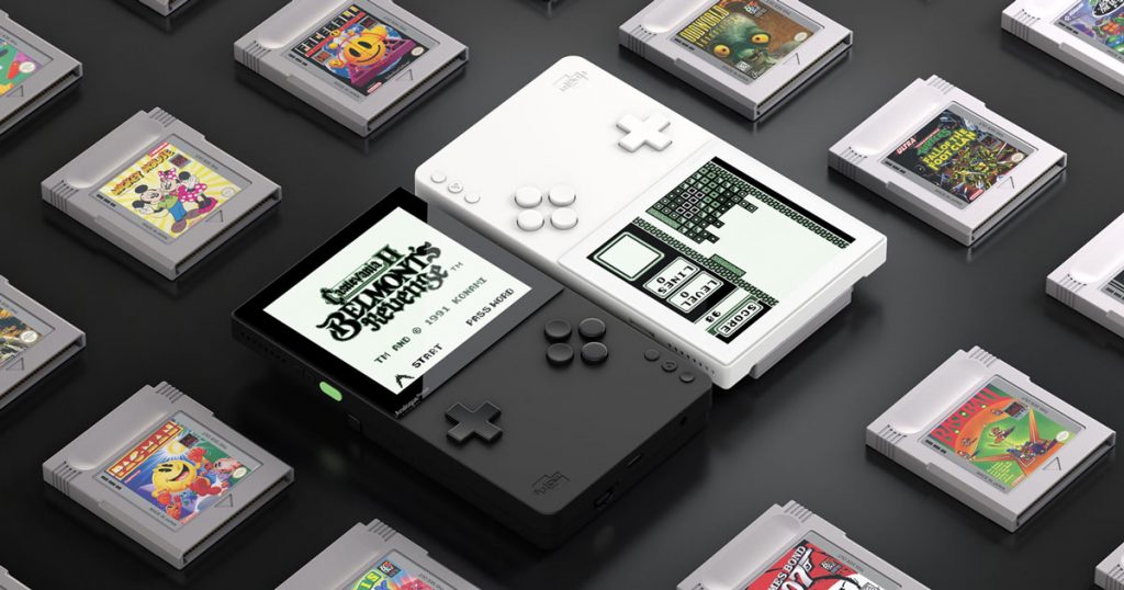 Cette nouvelle console va permettre aux nostalgiques de rejouer à tous leurs jeux Game Boy ! (vidéo sur Bidfoly.com)  Par Jasmine Foygoo Une-game-boy-analogue-pocket-1024x538