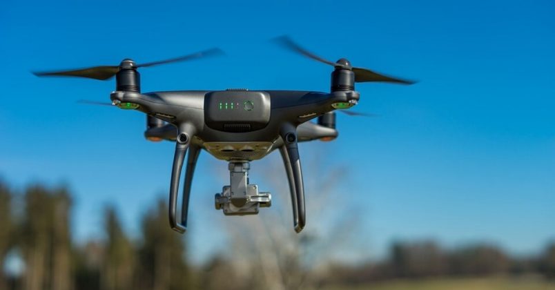 Dans les montagnes de l'Isère, la Poste livre désormais des colis avec ...