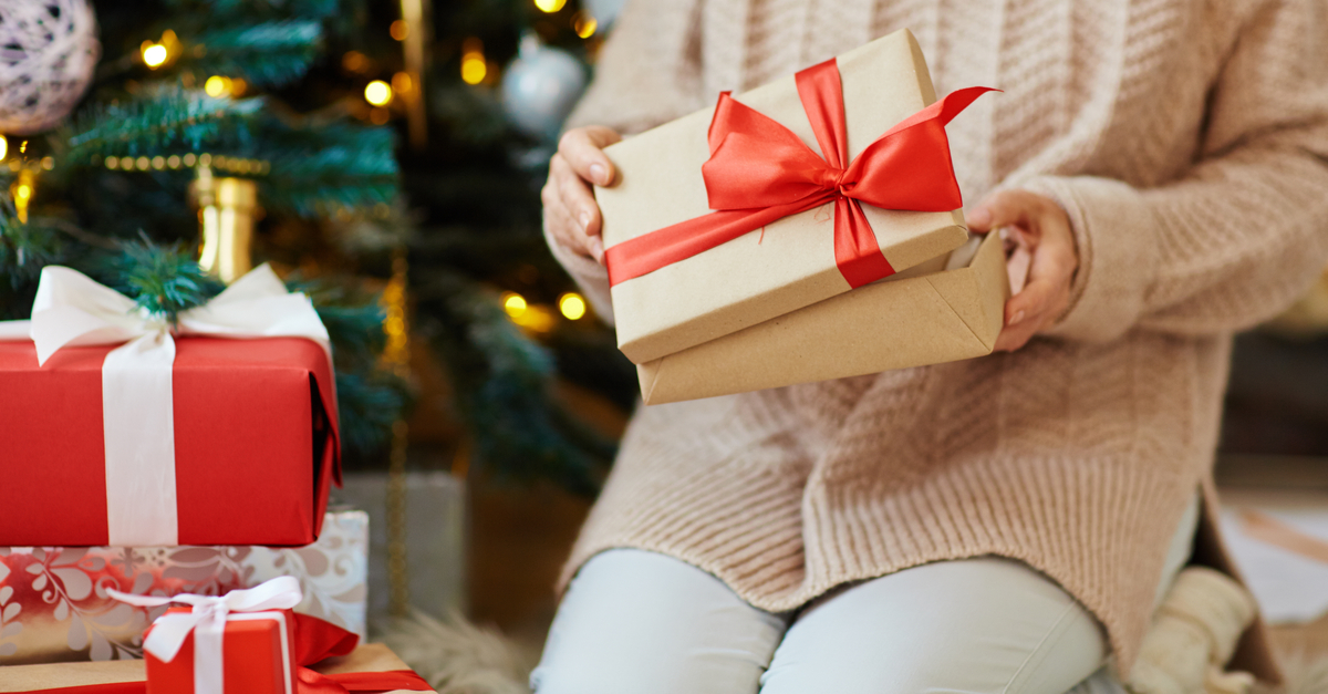 Paquet de 12 Sacs de Père Noël Sacs Cadeaux Noël Grande Petite Taille Emballage Cadeau Cadeaux Assortis Styles Sacs avec des Liens de Ruban pour Cadeaux D'emballage de Noël Fête de Noël Favors