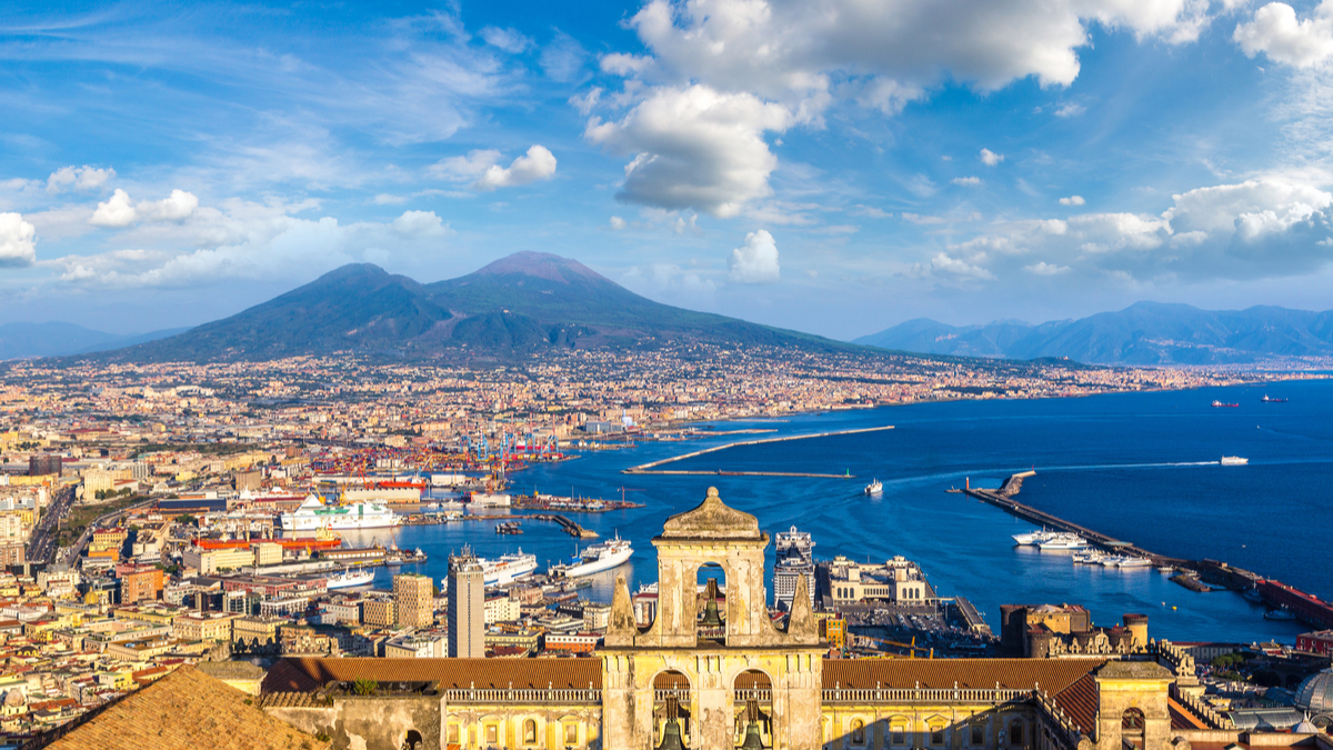 Discover Naples, the city of a thousand treasures of archeology - Une Naples