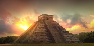 Monument Maya