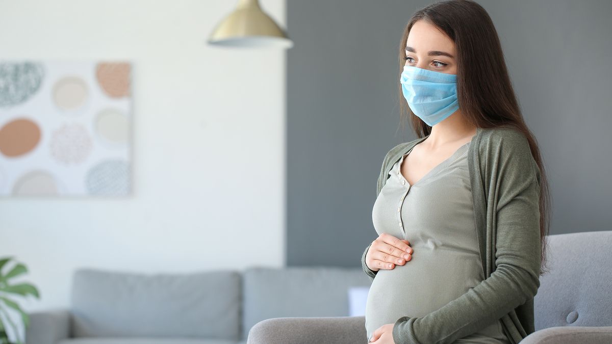 Les femmes enceintes atteintes de Covid-19 ont 50 % plus de risques d’avoir des complications