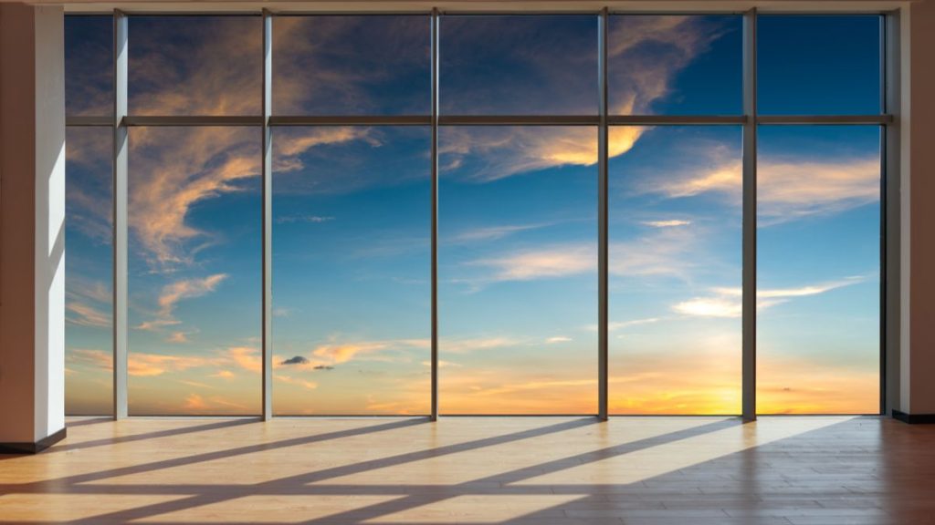 Des chercheurs développent une fenêtre intelligente qui régule la lumière  et la chaleur