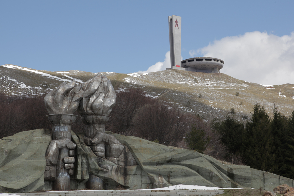 Le monument de Bouzloudja en Bulgarie