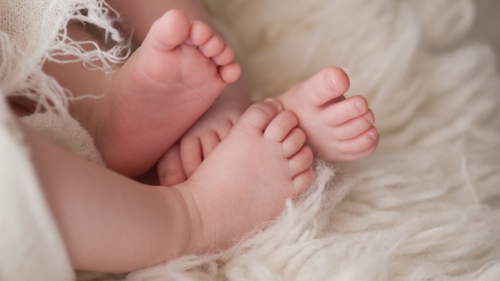 bébé pieds