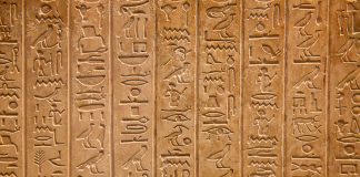une-hieroglyphes-egypte