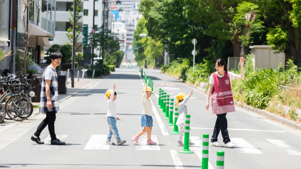 enfants japonais marcher