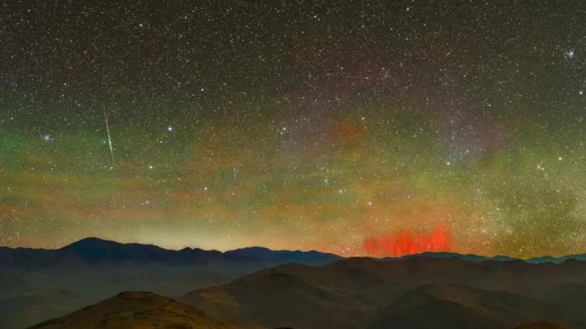 Raras luces rojas en el cielo fotografiadas en medio del desierto chileno