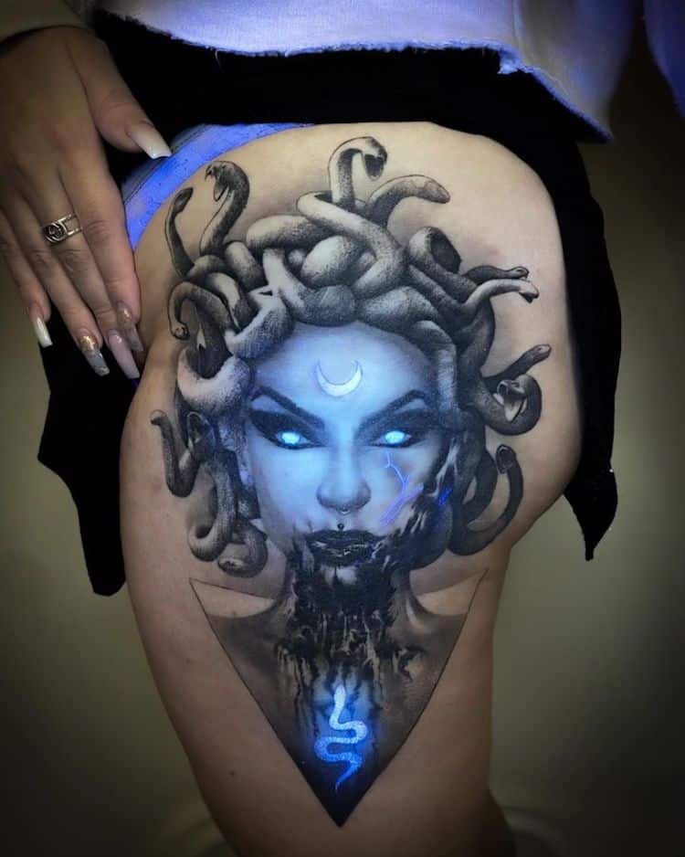 Les tatouages de cet artiste sont faits avec de l'encre UV !, Les tatouages  de cet artiste sont faits avec de l'encre UV ! 😮, By Demotivateur