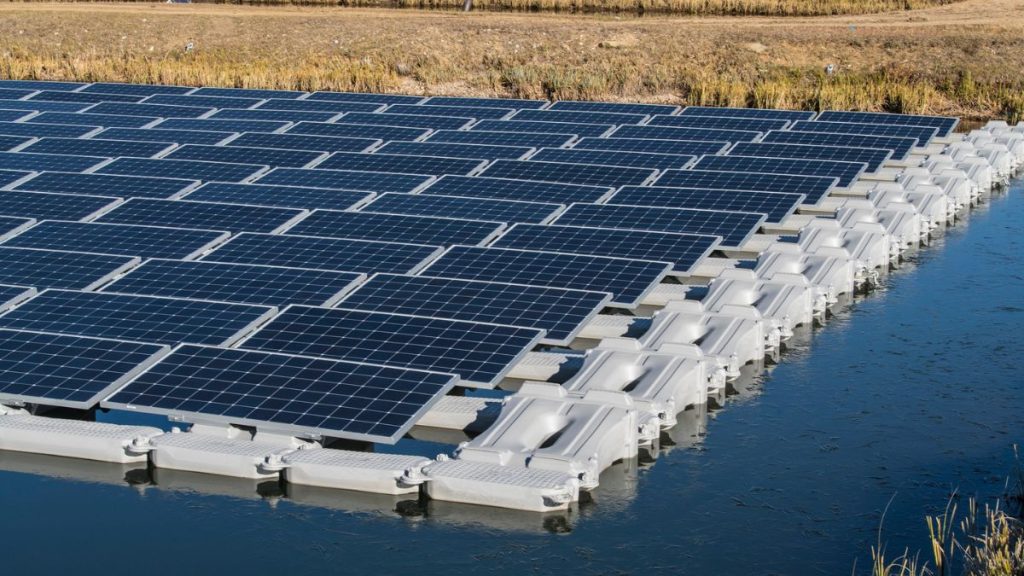 panneaux solaires flottants