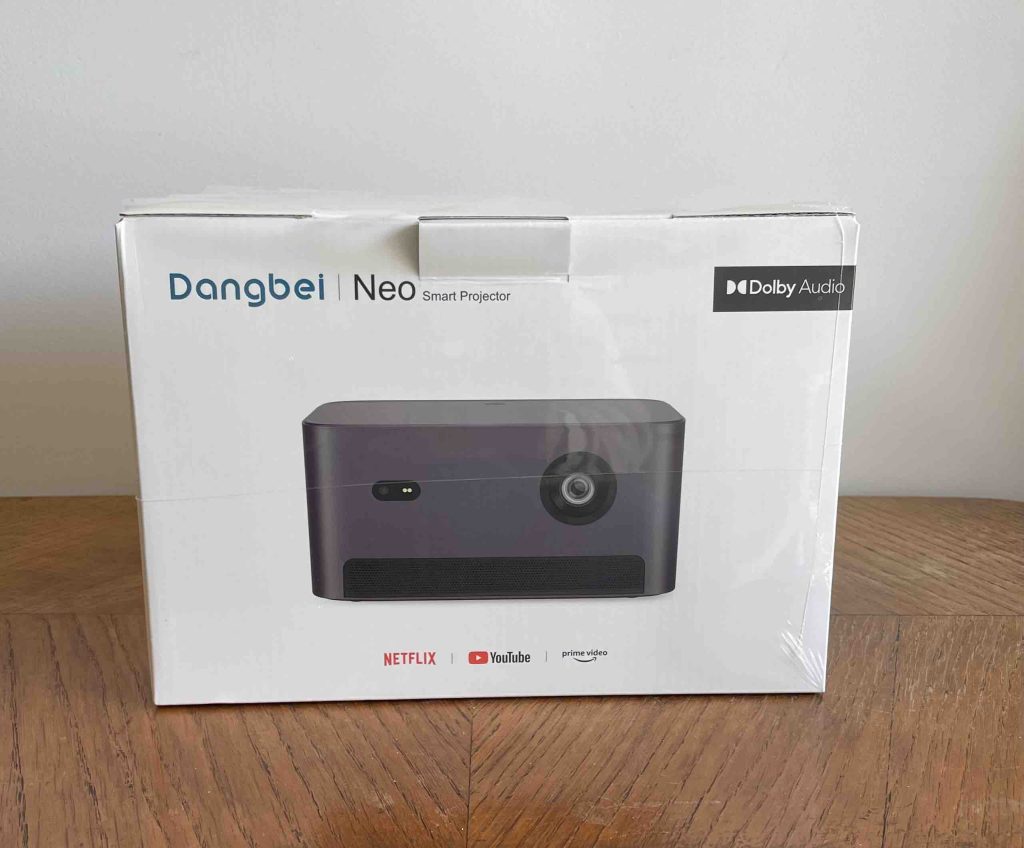 Mini projecteur DANGBEI Neo - Vidéoprojecteur portable pour camping,  fourgon, van et bateau - H2R Equipements