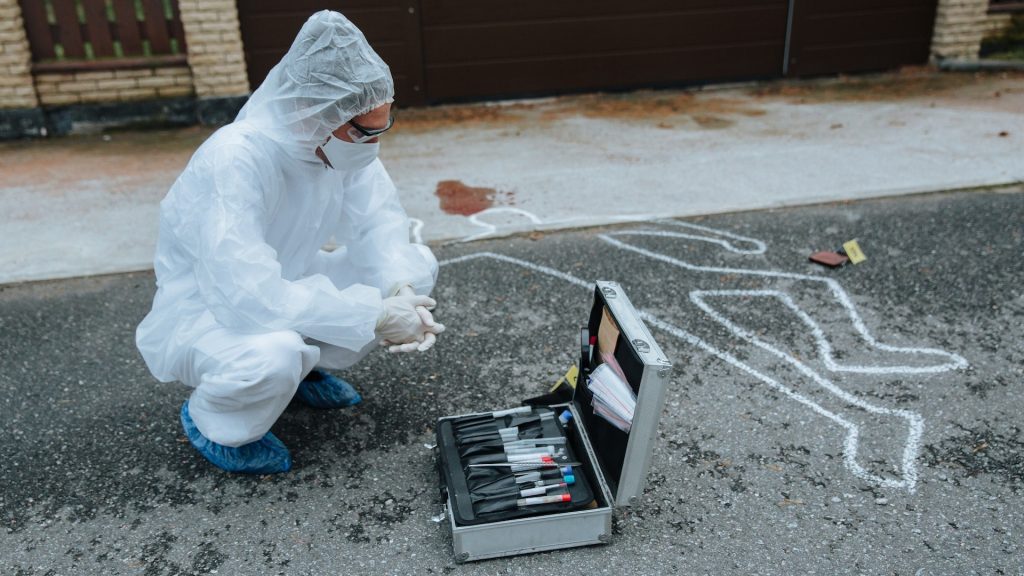 Comment les fermes de cadavres aident la police scientifique à élucider