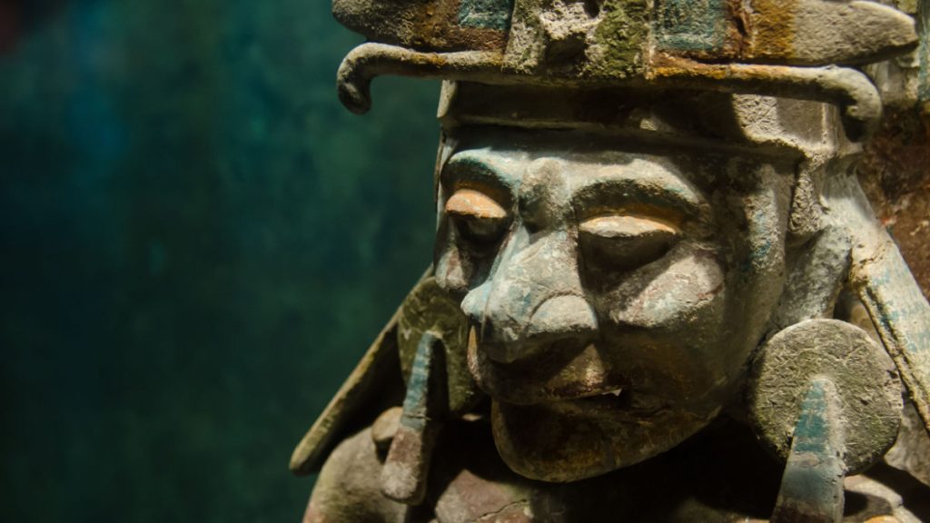 statue maya