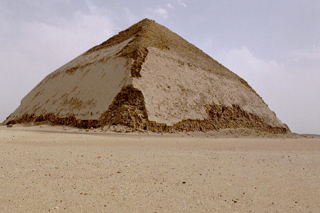 pyramide coudée