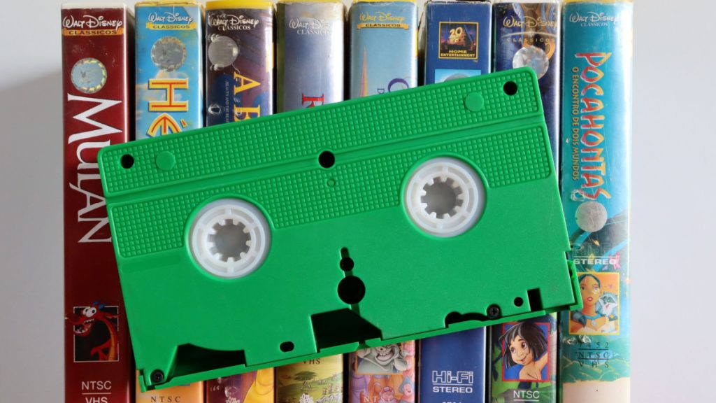 Ne jetez pas vos VHS, certaines cassettes se revendent à prix d'or sur  internet