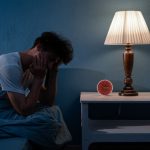 Un homme qui souffre d'insomnie