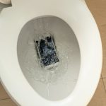 smartphone-toilettes